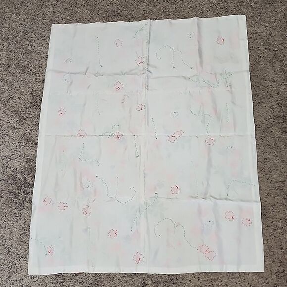 Handmade and lightly embroidered floral table runner or table cover - Picture 5 of 7